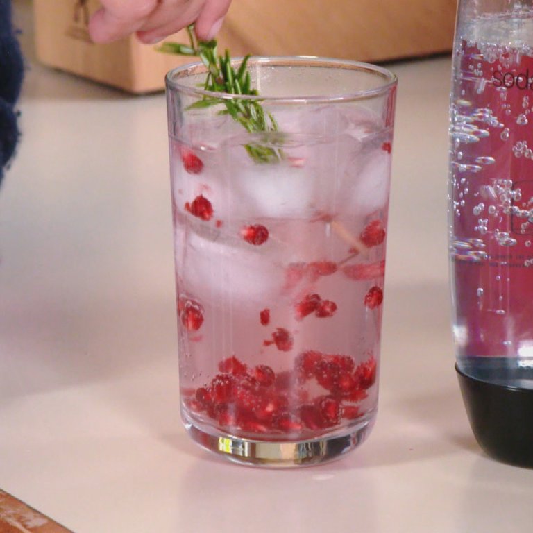 pomegranate paloma
