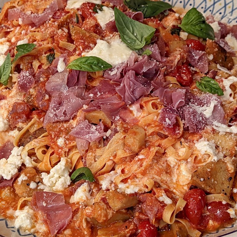 La Gustea-Style Fettuccine