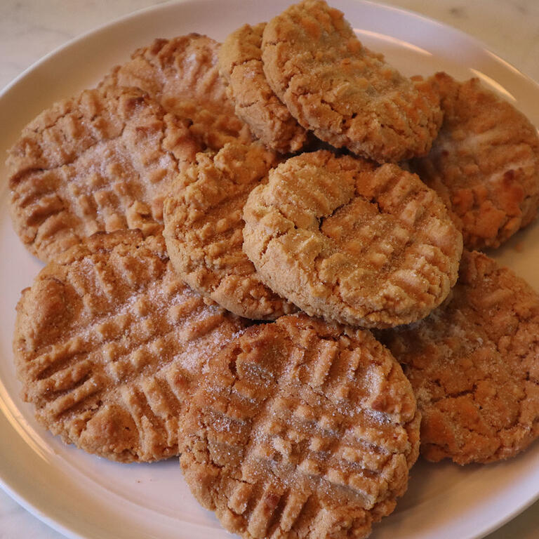 3-Ingredient Peanut Butter Cookies 