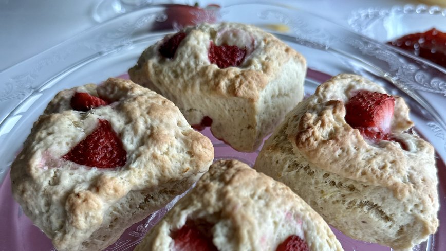 Lemon Strawberry Scones 